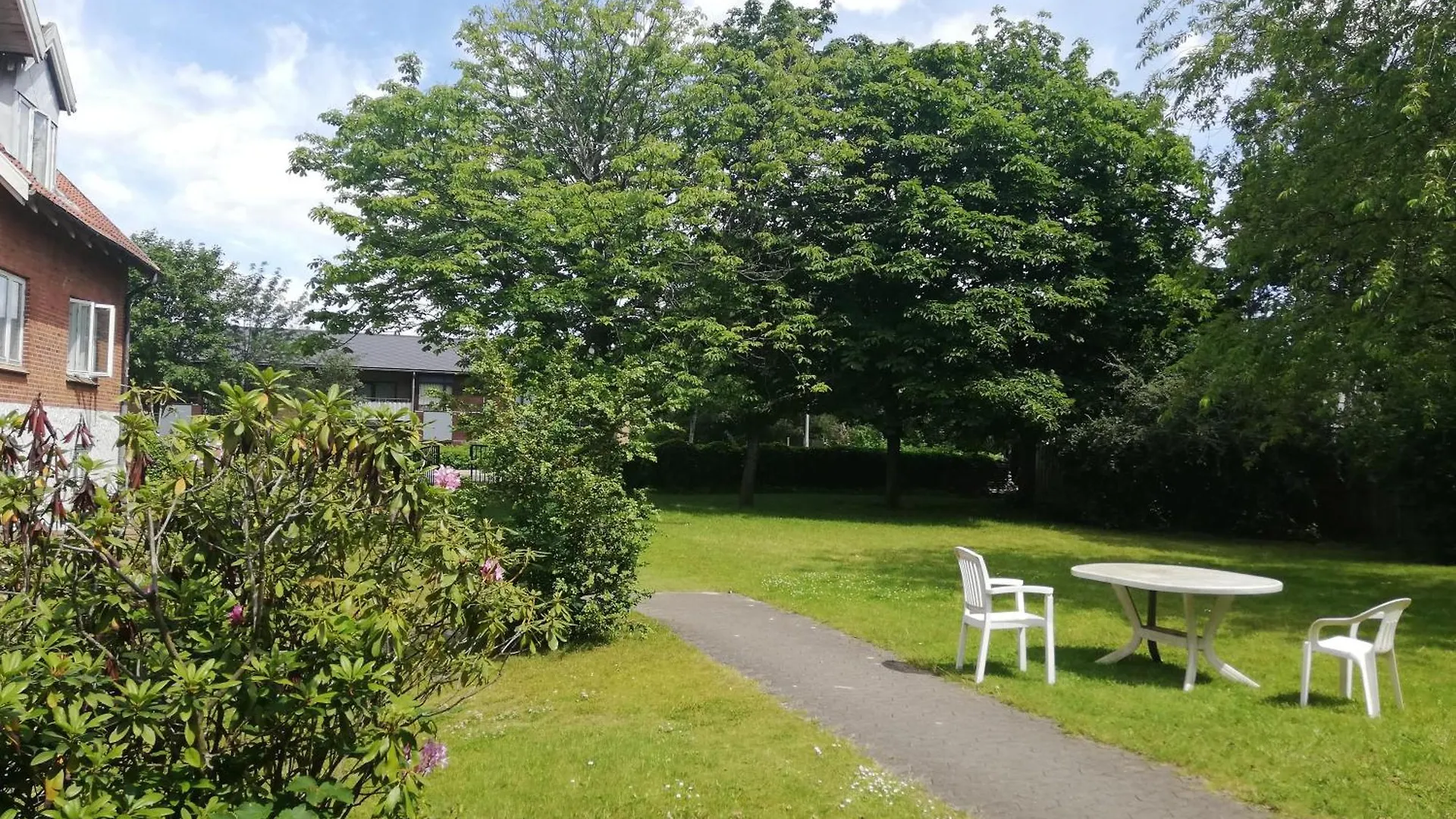 5 Minute Walk To Lego House - N4- Garden On Site Apartment Billund